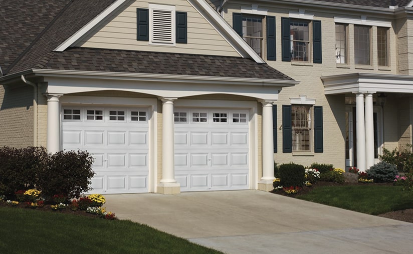 Traditional garage door supplier and installation for your new house