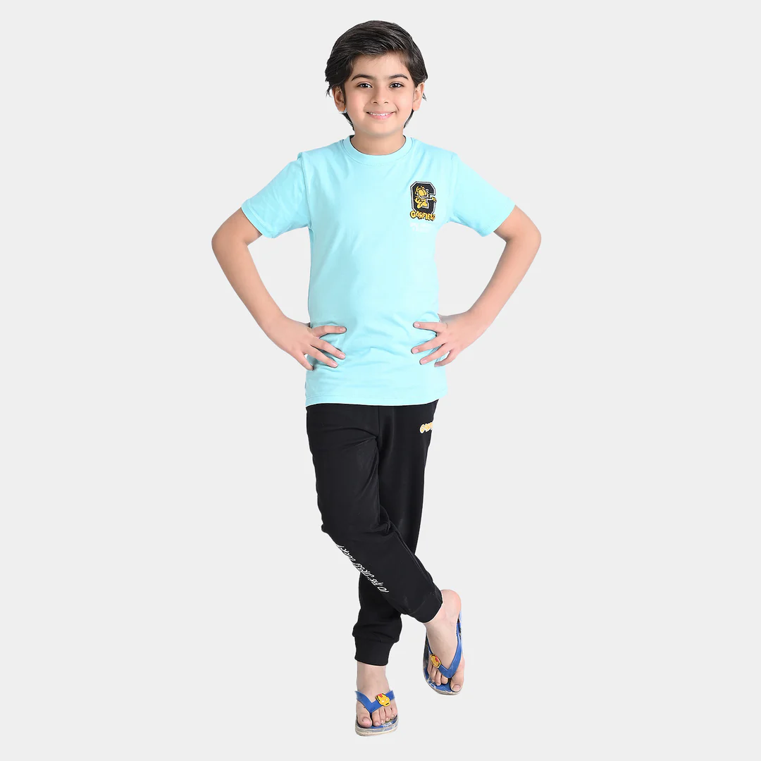 When the sunny days arrive and the temperature rises, choosing the right clothes for boys becomes essential. Summer brings endless opportunities for outdoor adventures