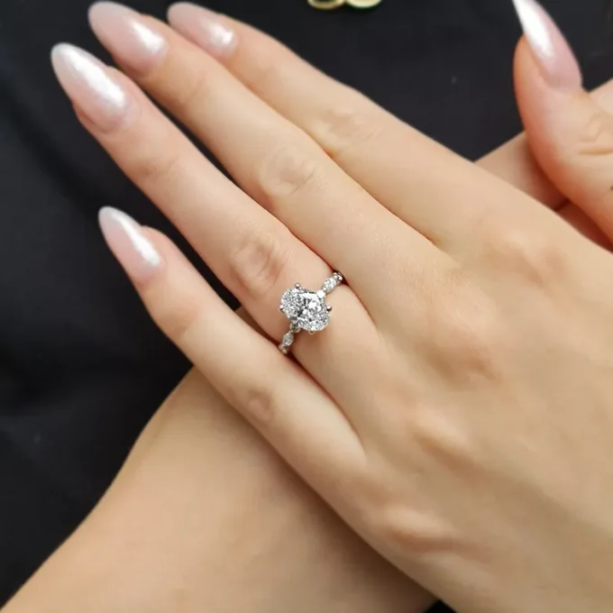 Oval diamond engagement ring