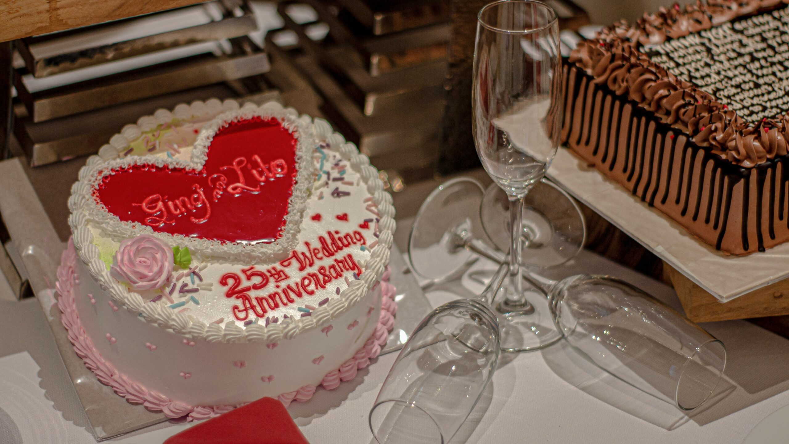 anniversary cake